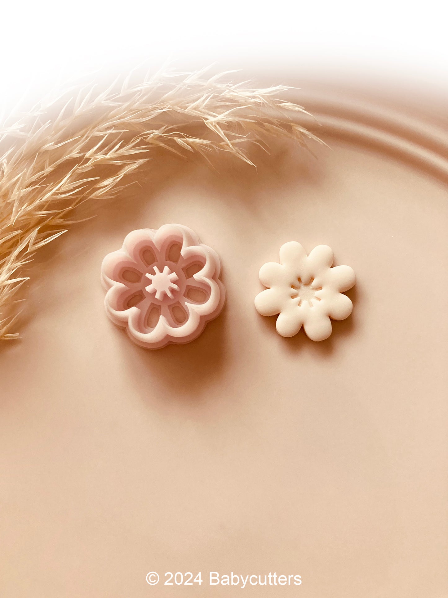 Abstract Cute Flower Shape Polymer Clay Jewellery Cutter