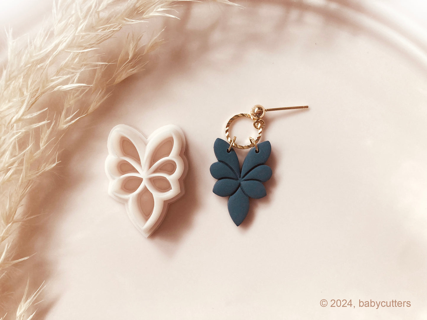 Elegant Leaf Dangle Embossed - Polymer Clay Cutter