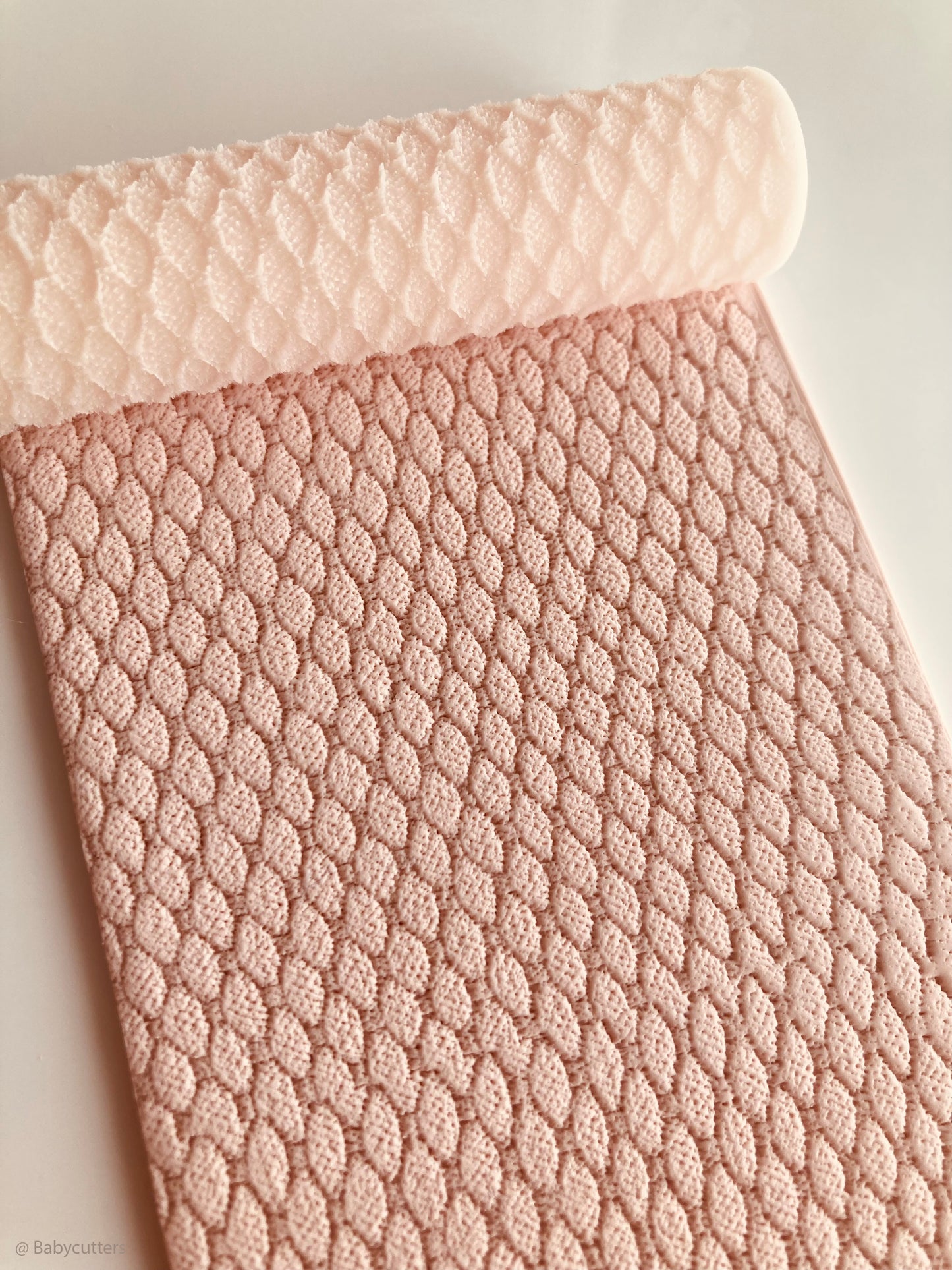 Oval Knitted Fabric Pattern - Texture Polymer Clay Roller