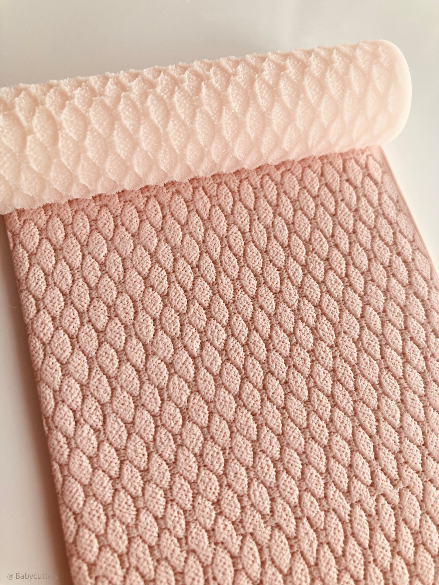 Oval Knitted Fabric Pattern - Texture Polymer Clay Roller