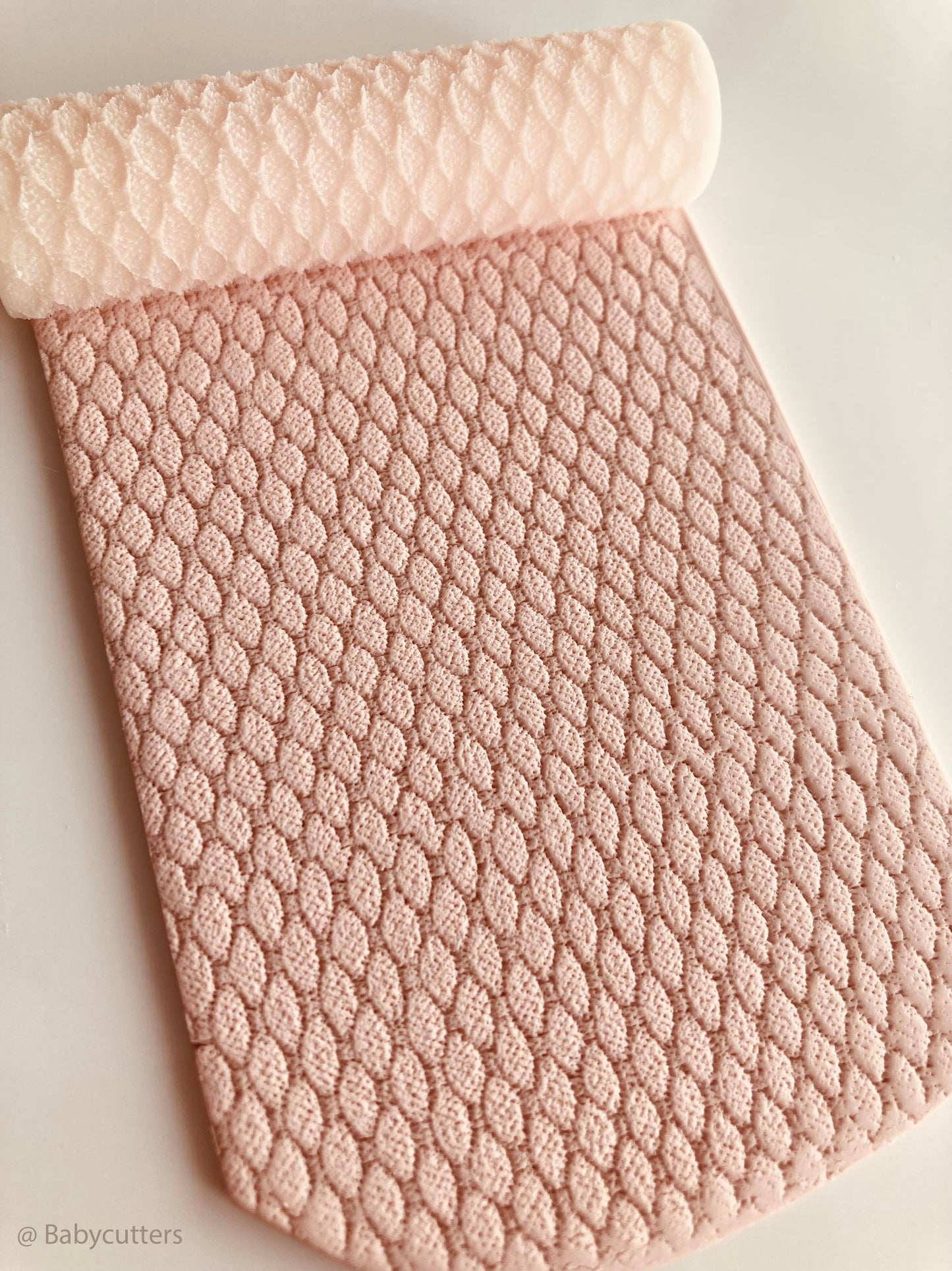 Oval Knitted Fabric Pattern - Texture Polymer Clay Roller
