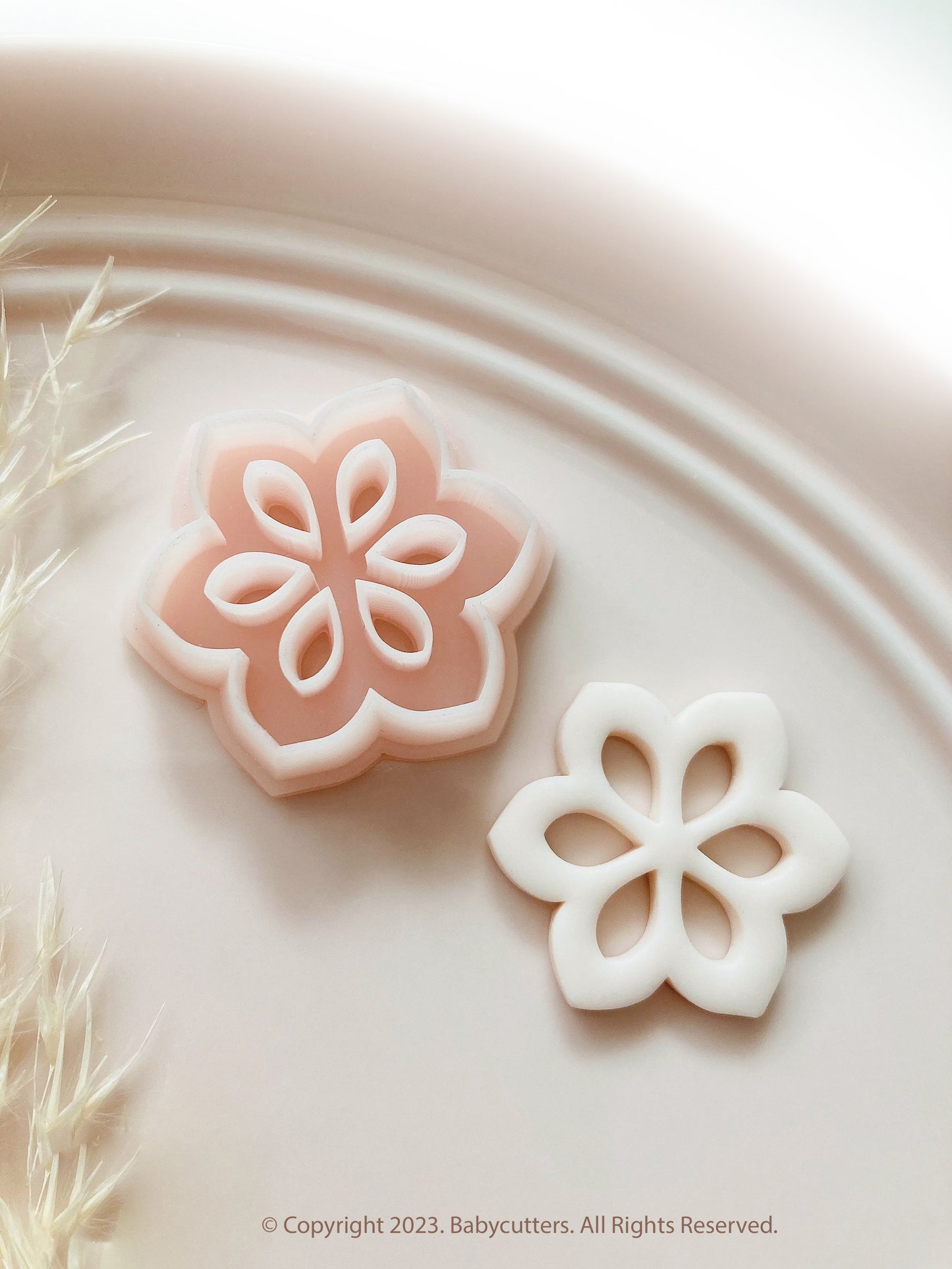 Abstract Flower with Hole Flower Shape Polymer Clay Cutter