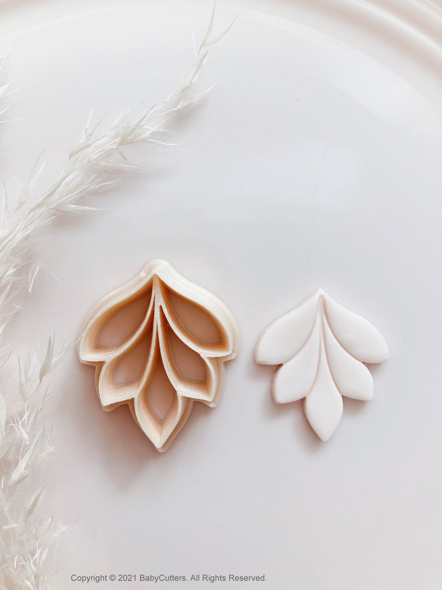 Short Embossed Autumn Leaf