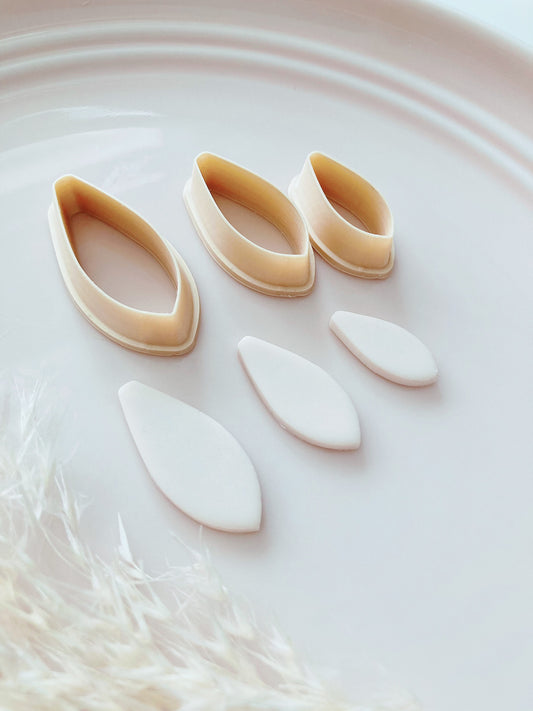 Long Bloated Pointy Teardrop Petal