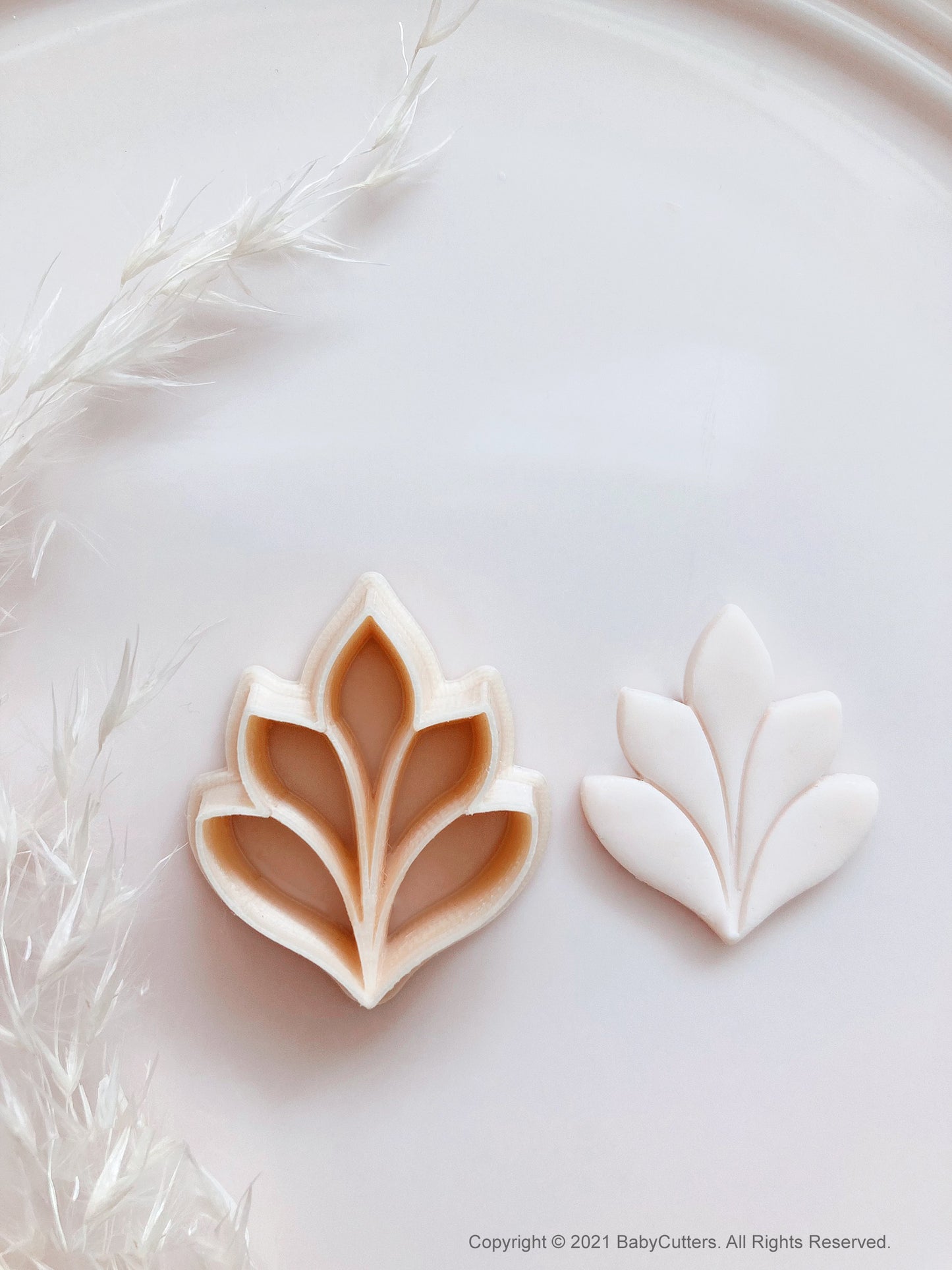 Short Embossed Autumn Leaf