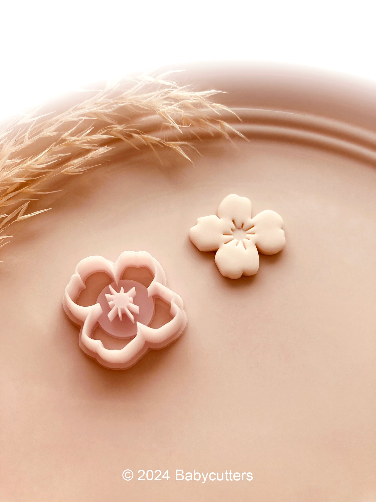 Abstract Cute Flower Shape Polymer Clay Jewellery Cutter