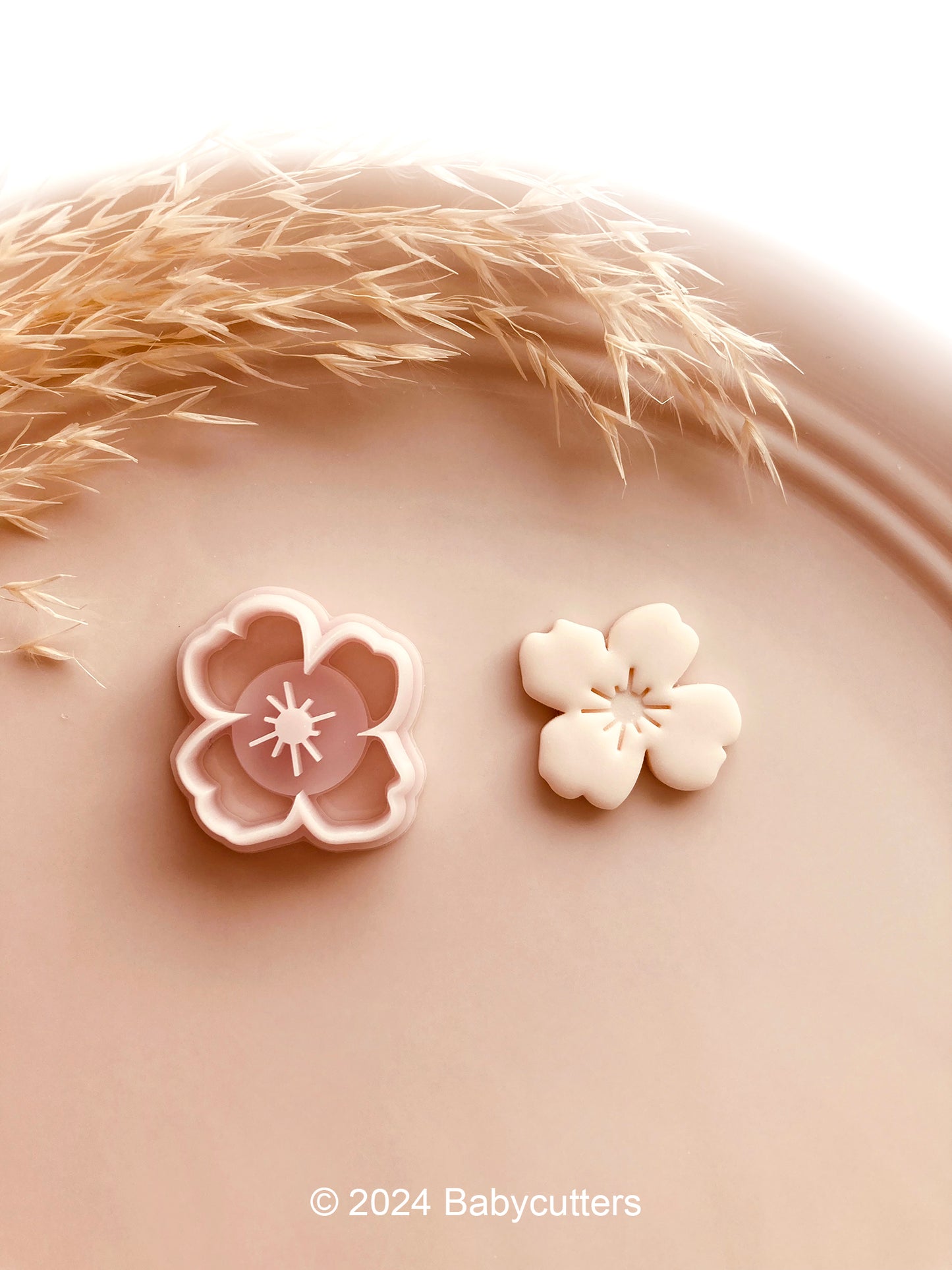 Abstract Cute Flower Shape Polymer Clay Jewellery Cutter