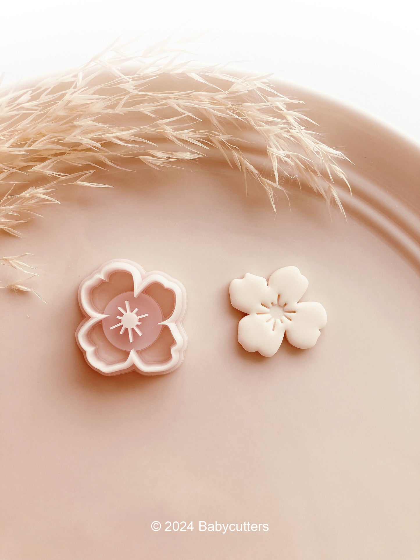 Abstract Cute Flower Shape Polymer Clay Jewellery Cutter